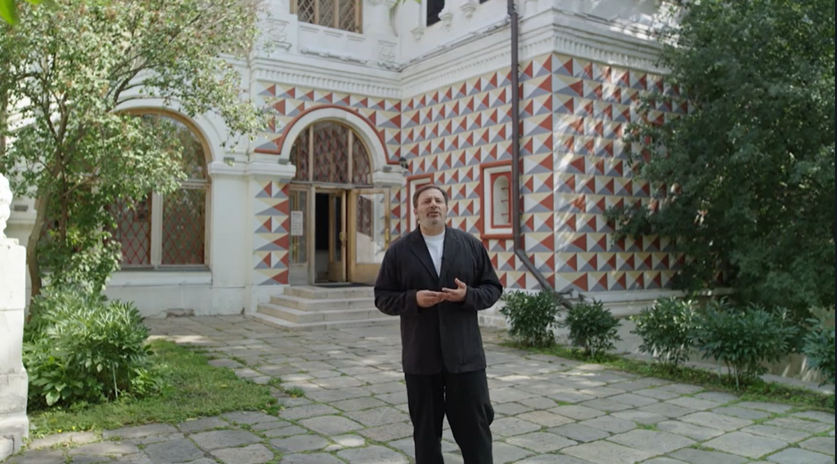 Палаты бояр Романых представляет Сергей Минаев. 