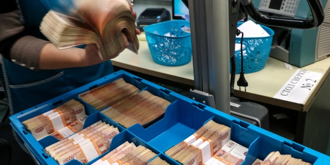 Пока деньги активно несут в банк, другой сектор экономики нервно курит в сторонке.