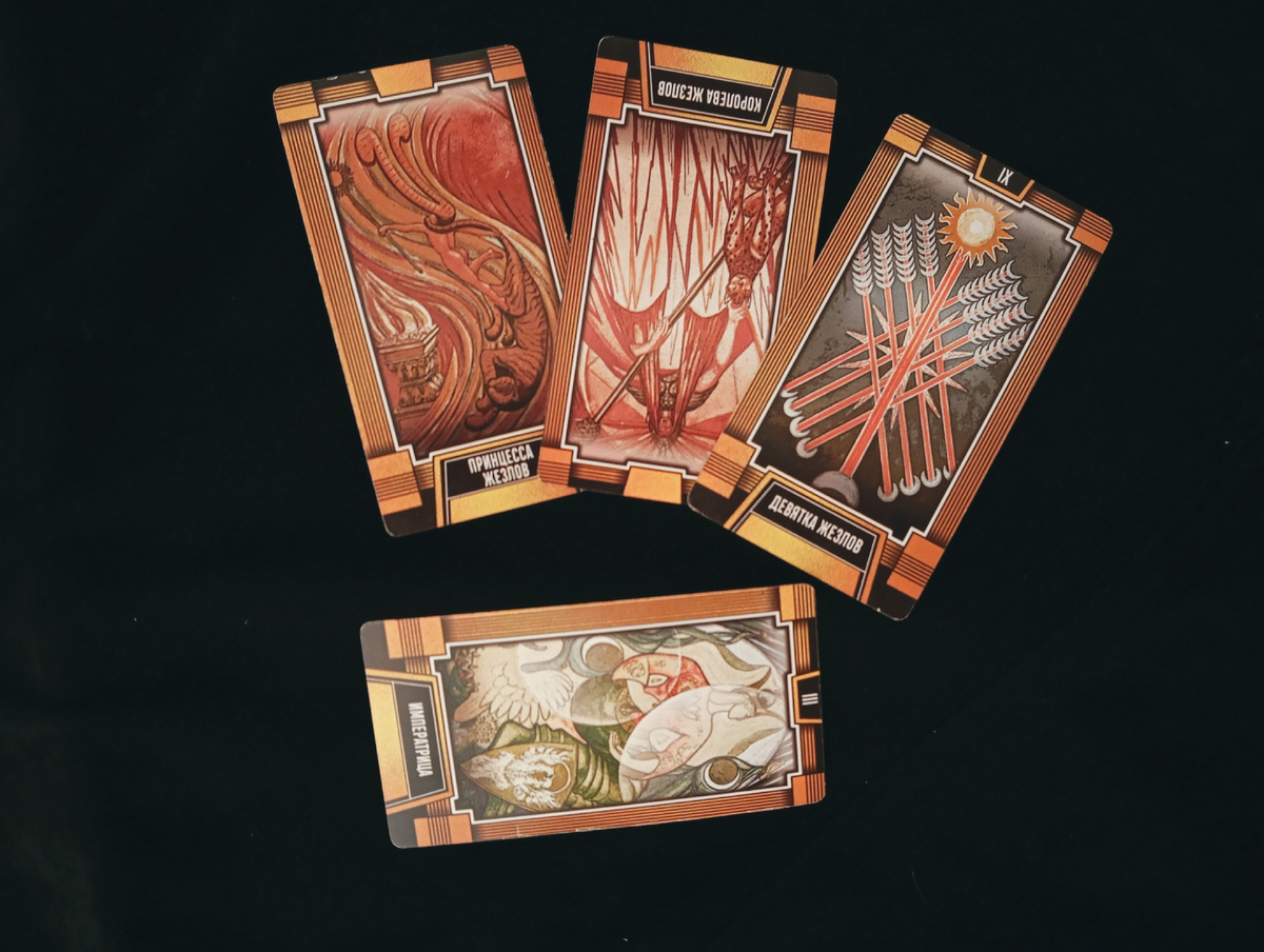 Таро для Козерогов на август