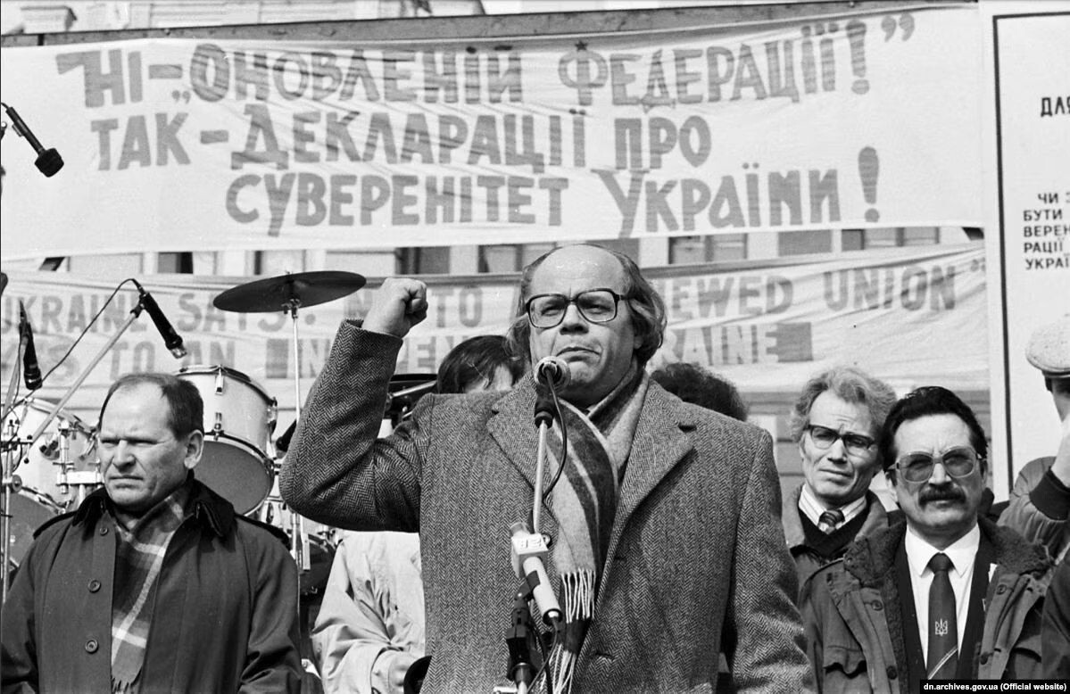    Поэт Иван Драч на митинге за суверенитет Украины / Источник: (cc)