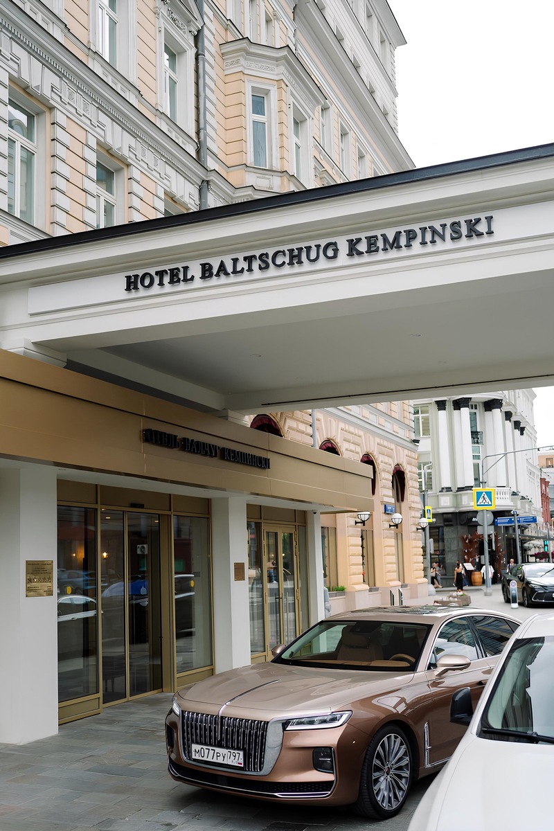    Сейчас на российском рынке представлена бензиновая версия седана с 245-сильным двигателем