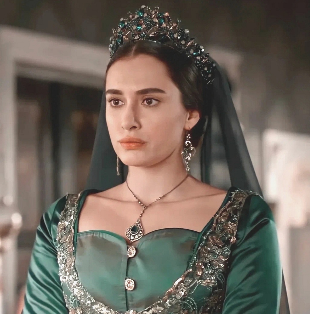 Валиде Турхан.