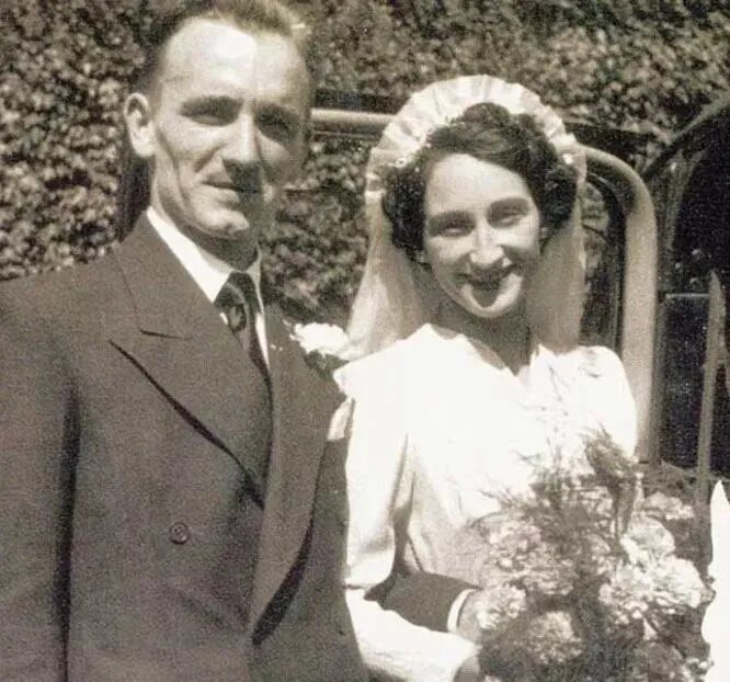    Родители Боно