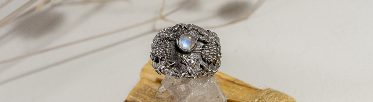 Серебряное кольцо с лунным камнем “Чертополох”