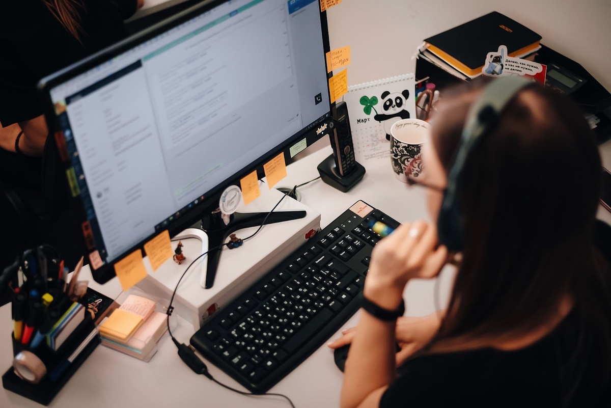 С обычным хостингом вы сами отвечаете за работоспособность сайта, а с техподдержкой — за это отвечаем мы.