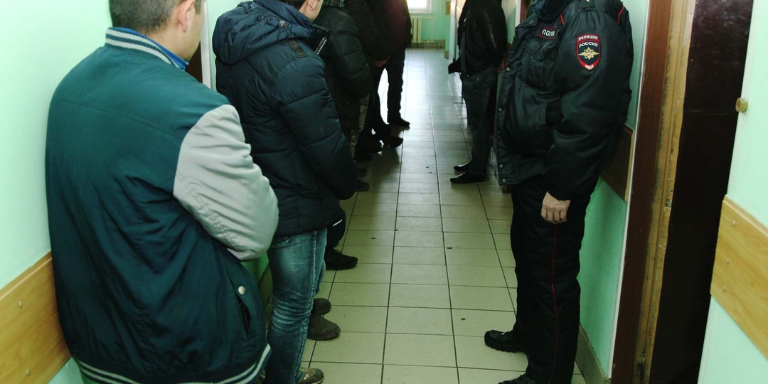 «Входил в положение»: в Туле иностранец за два года прописал в однушке 394 мигрантов
