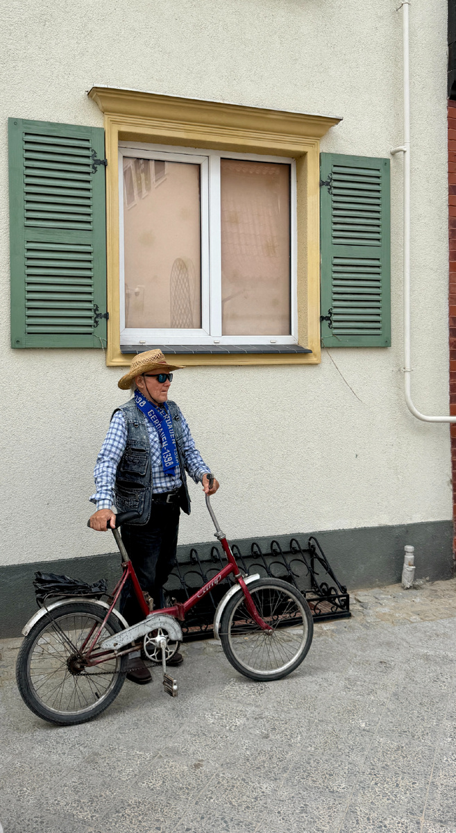 Местный житель в шарфике "Gerdauen"