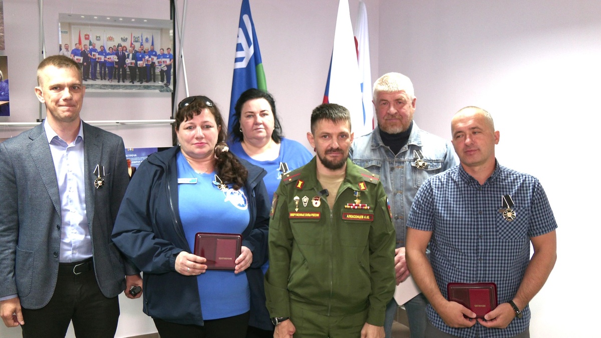    В Ханты-Мансийске добровольцев и журналистов наградили за помощь бойцам СВО