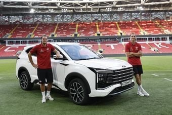    Москвич спонсирует Спартак: убыточный завод поддерживает ведущий российский футбольный клуб (источник изображения) News Express Team