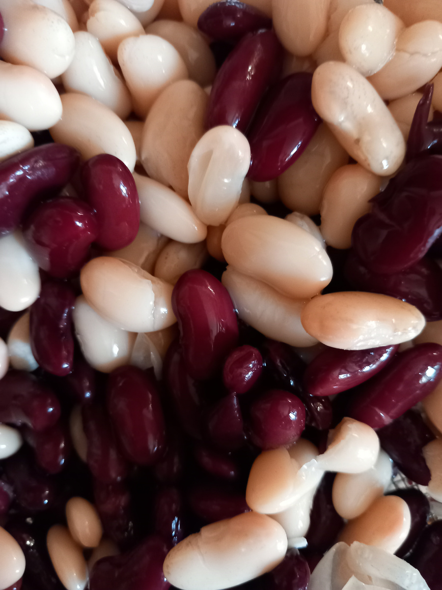 Взяла белую и красную для красоты, можно любую