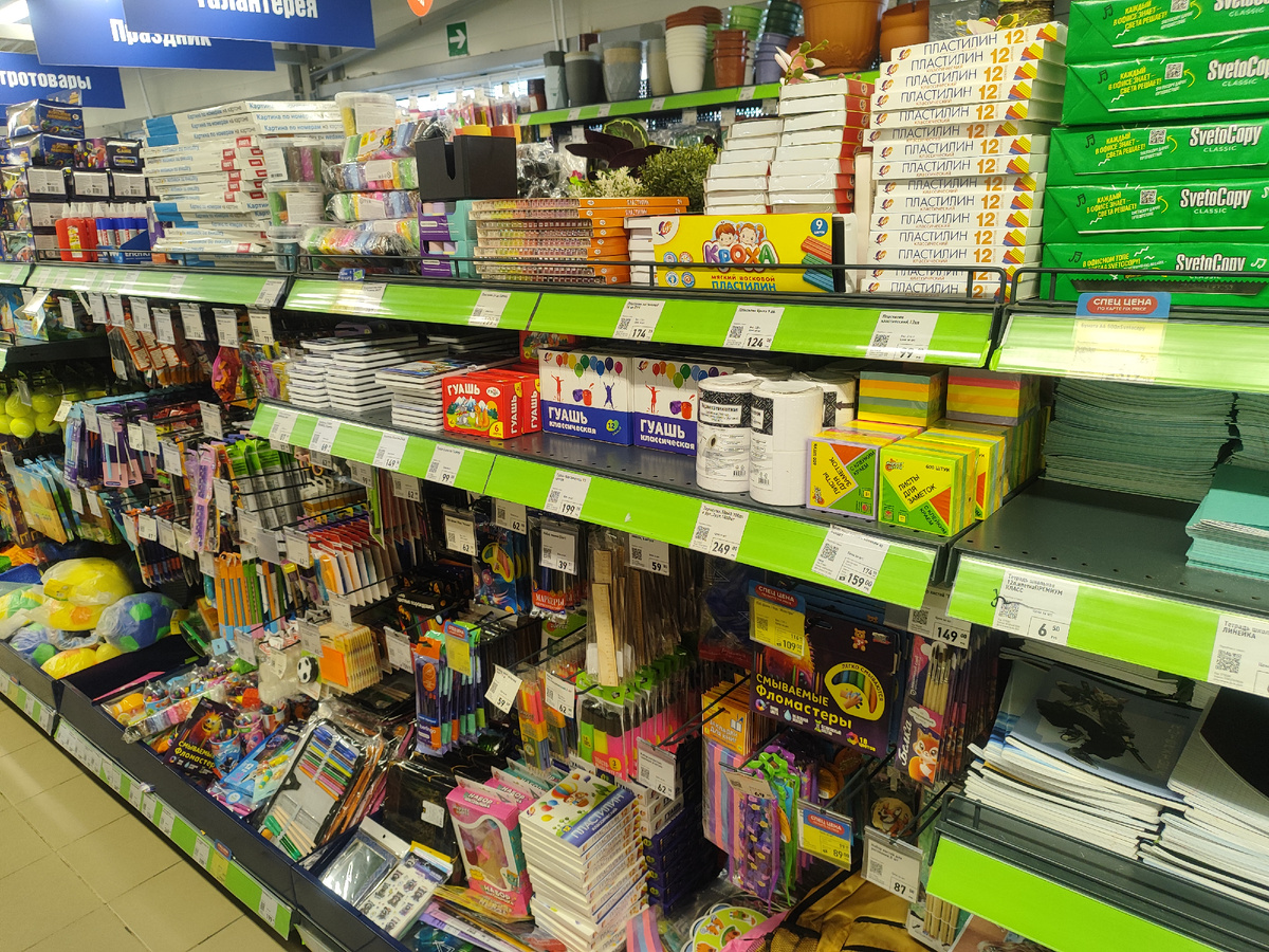 Товары для творчества в магазине Fix Price. Фото автора.