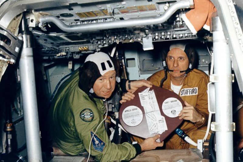 Алексей Леонов и Томас Стаффорд (Источник: topwar.ru)