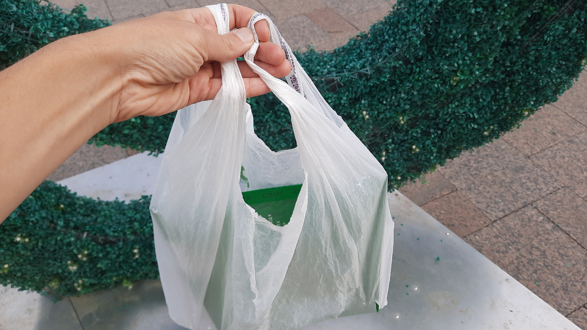 Сегодня все мои заказы поместились в этом пакете. Ахахах. И это заказы для авто!