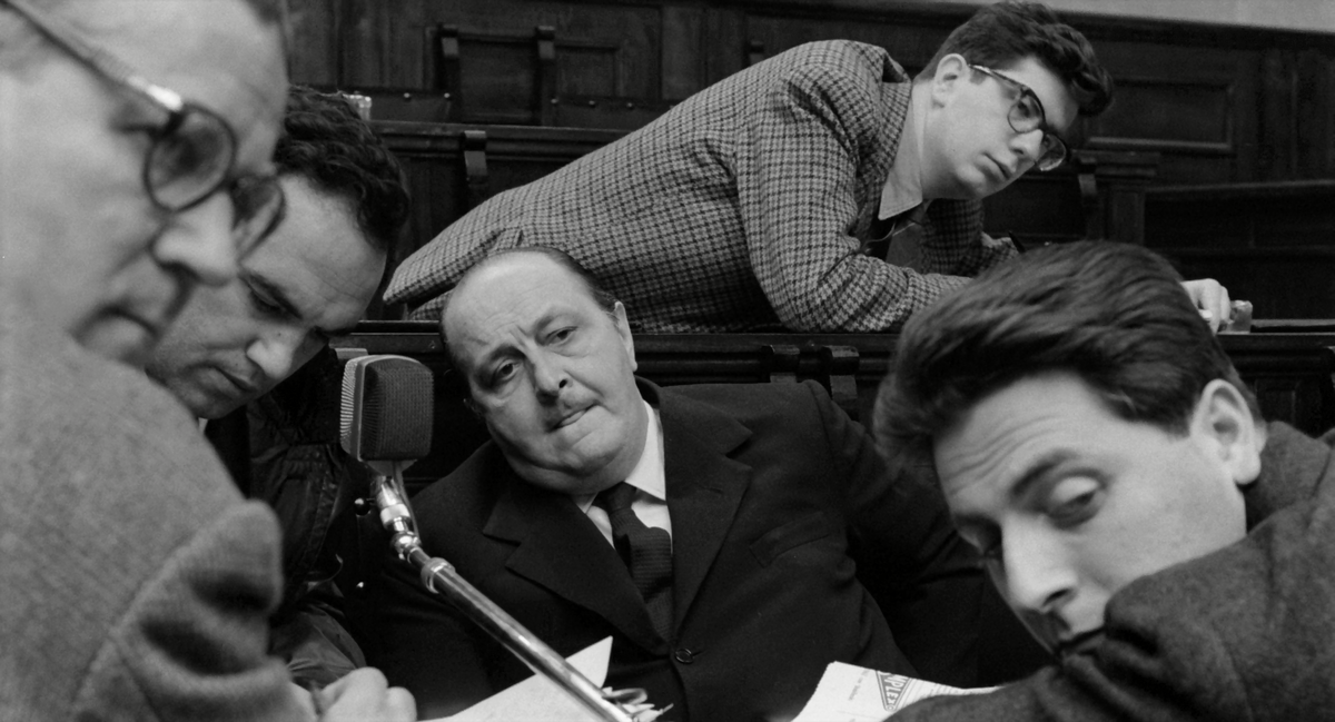 Кадр из фильма «Руки над городом» (1963)