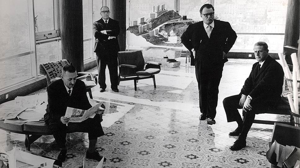 Кадр из фильма «Руки над городом» (1963)