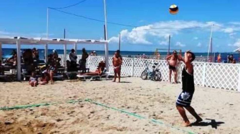 Подача — это твоё первое оружие в игре.