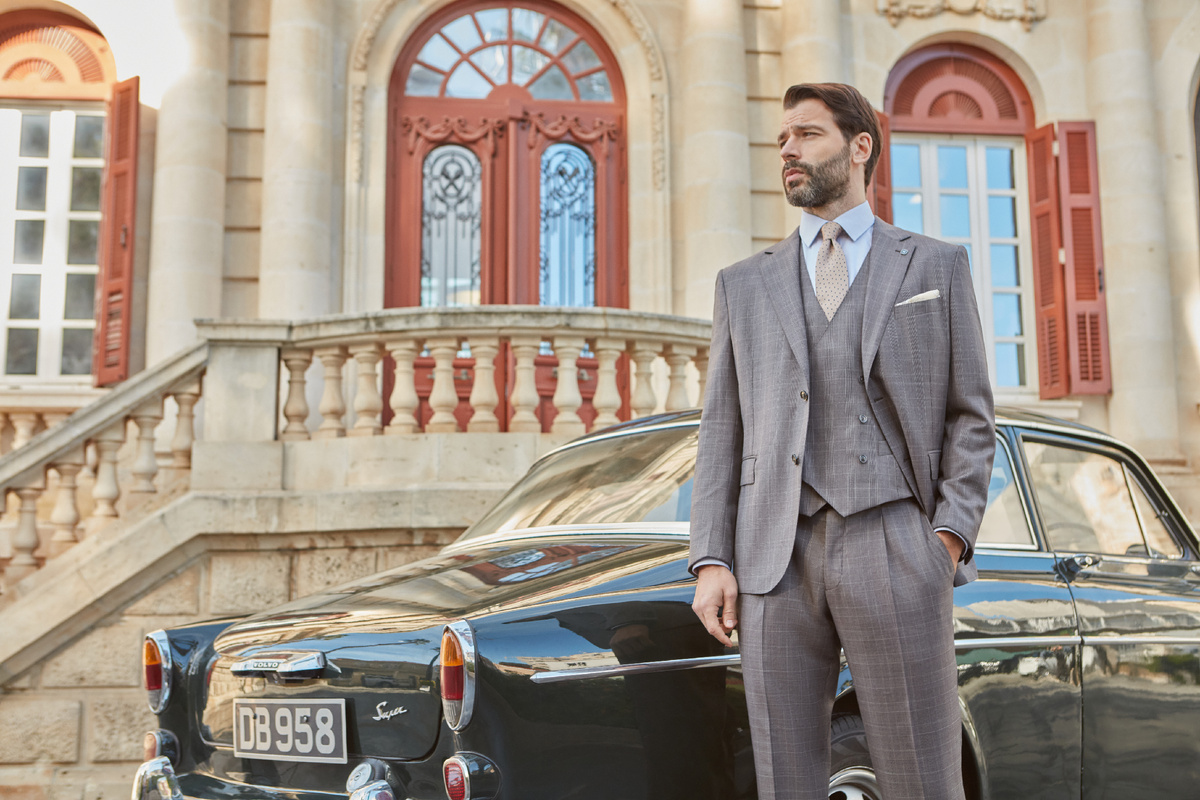 Пиджак JT1-0308-R BROWN, жилет VC1-0308-R BROWN, брюки TR1-0308-R BROWN, галстук TS-2851-R BEIGE, нагрудный платок KS-0210 DBLUE