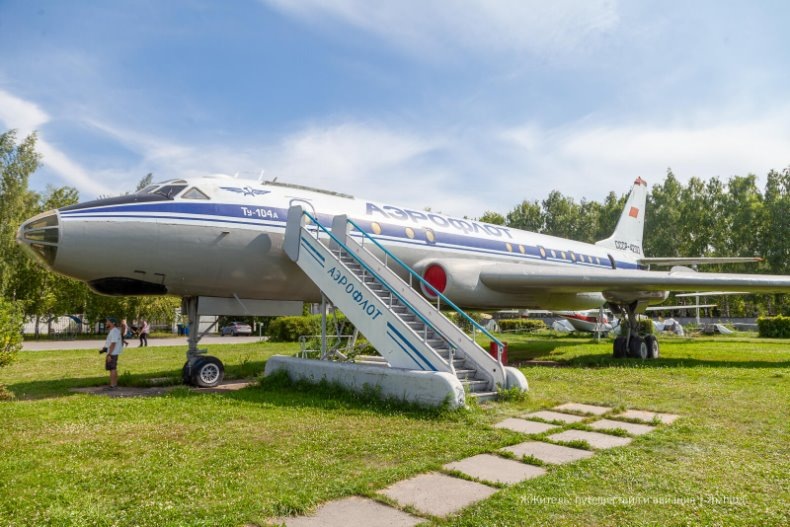 Первый реактивный пассажирский самолет Ту-104