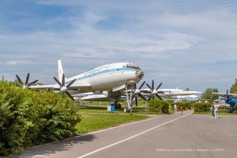 Советский дальнемагистральный самолет Ту-114