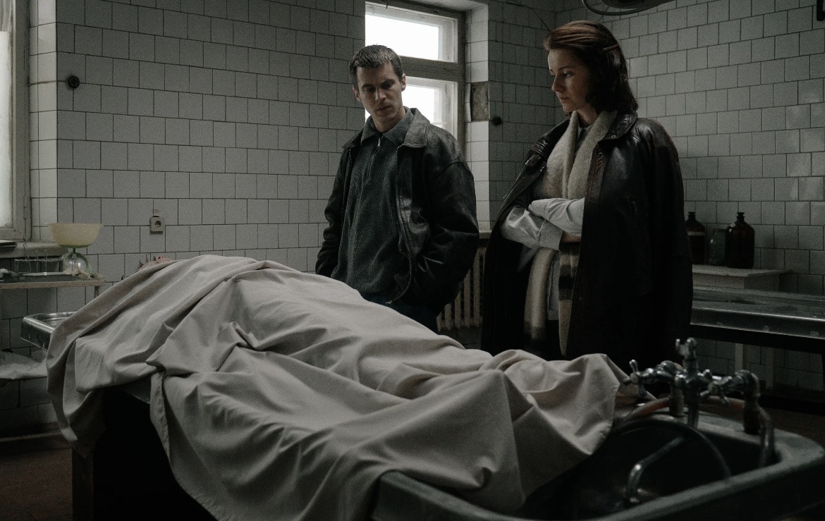 Иван Янковский и Ирина Старшенбаум. Кадр из сериала "Фишер. Затмение".