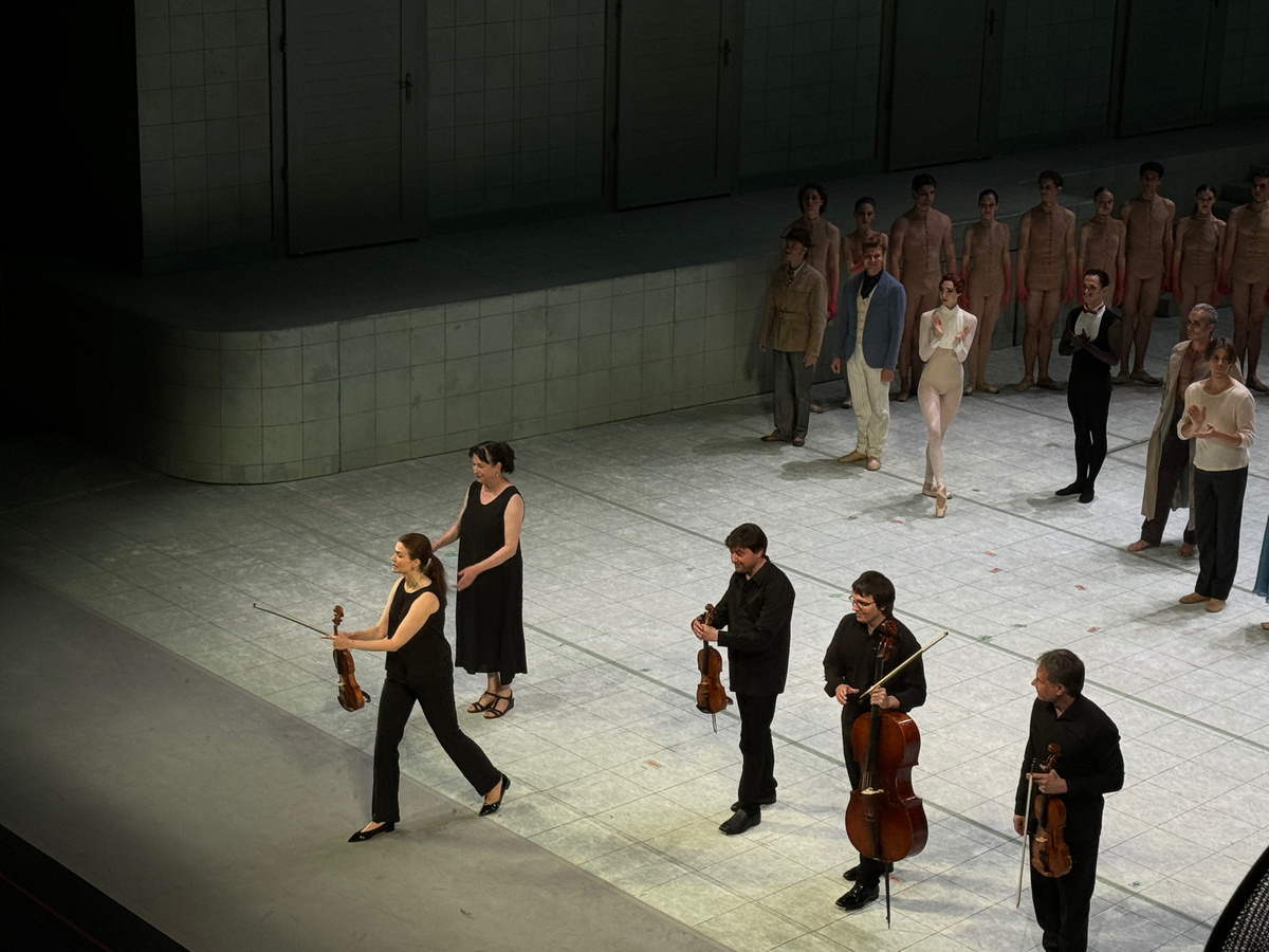 Соло в оркестре: Надежда Демьянова, Людмила Херсонская, Александр Майборода, Фёдор Безносиков, Илья Соколов.