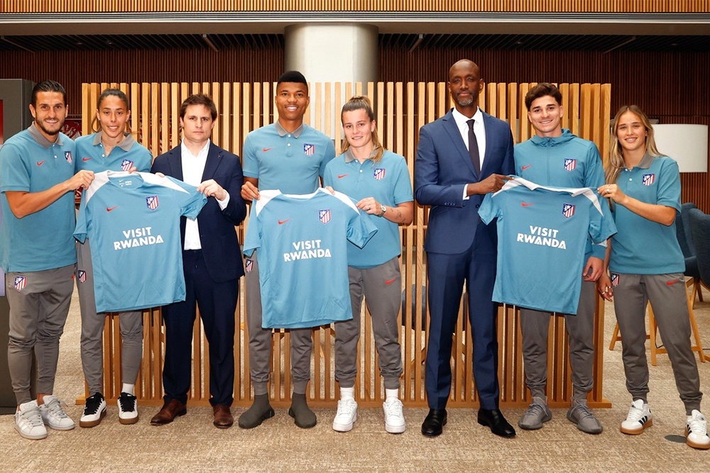    Руанда стала спонсором мадридского "Атлетико". Футболки клуба теперь призывают болельщиков посетить африканскую страну. / atleticodemadrid.com