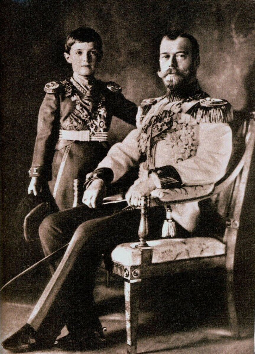Император Николай II и Цесаревич Алексей. 1914 год. Изображение из свободных источников.