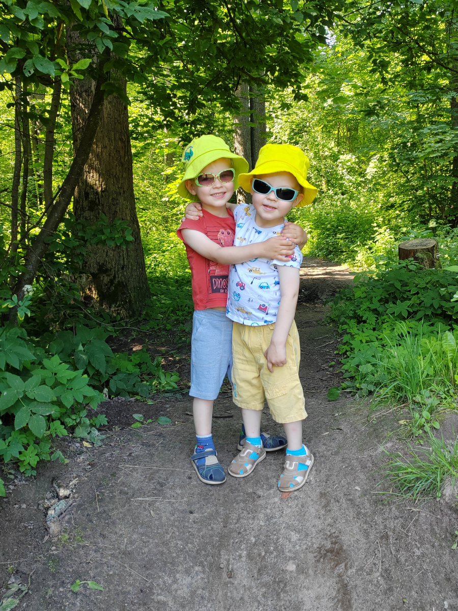 Братики-друзья