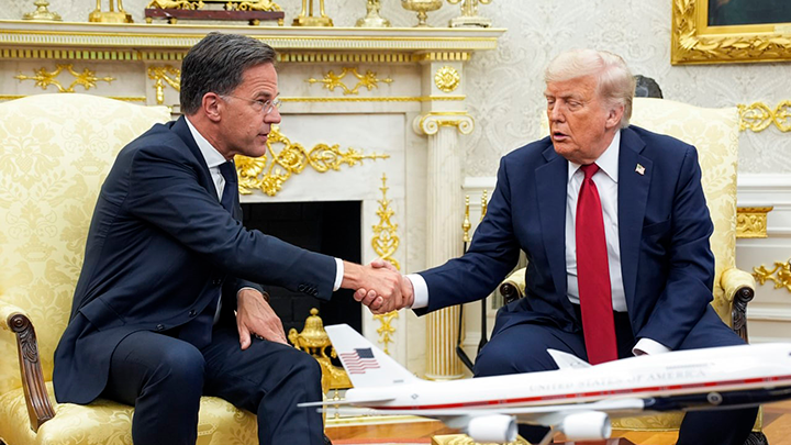 Вроде бы Трамп с генсеком НАТО Рютте обо всём договорились... ФОТО: Yuri Gripas -Pool via CNP/ Global Look Press