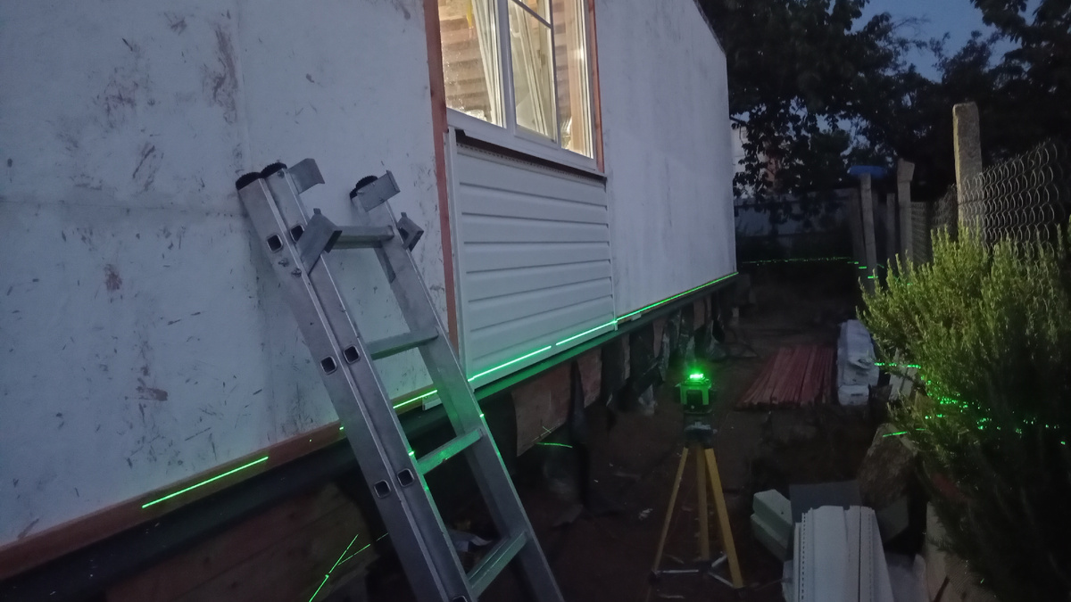 Начал делать фасад