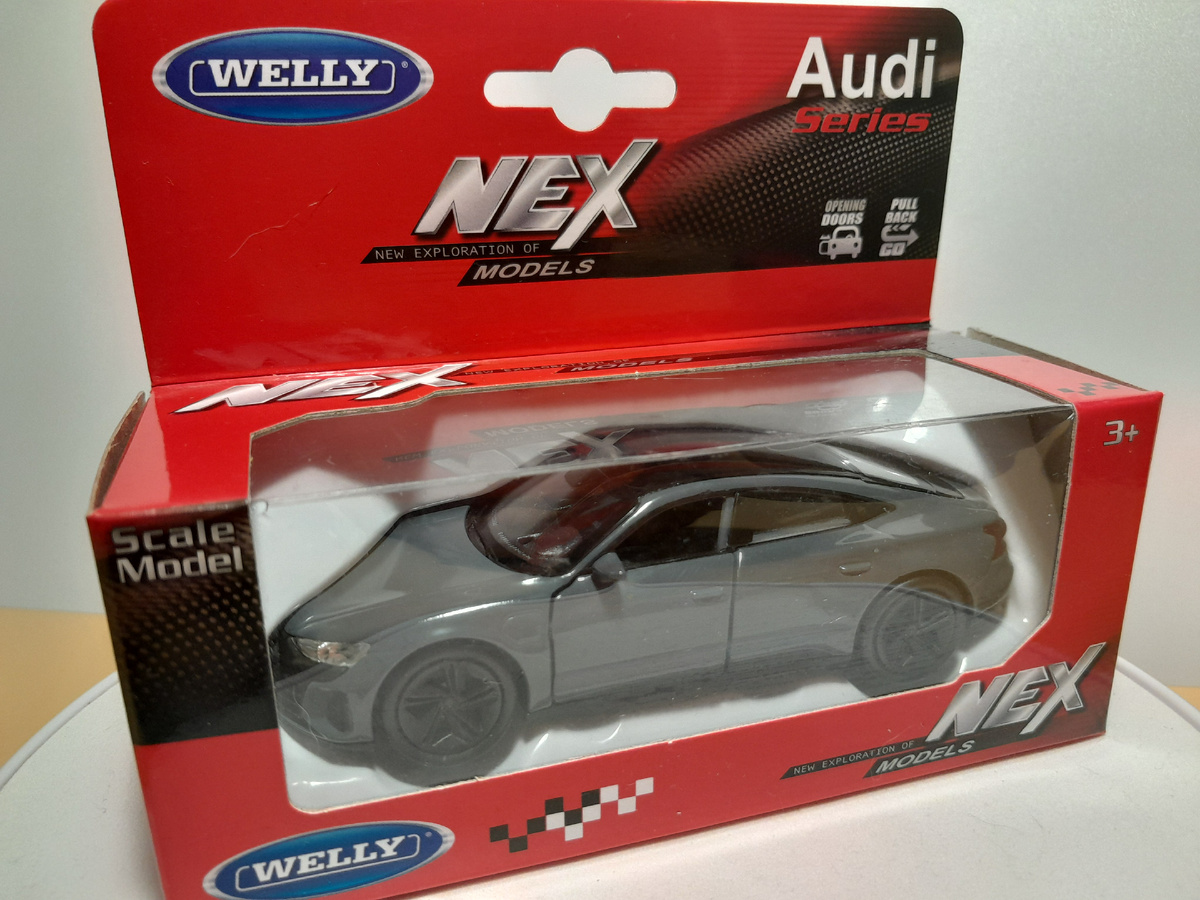 А так, чаще всего, модели выглядят в родной коробке.