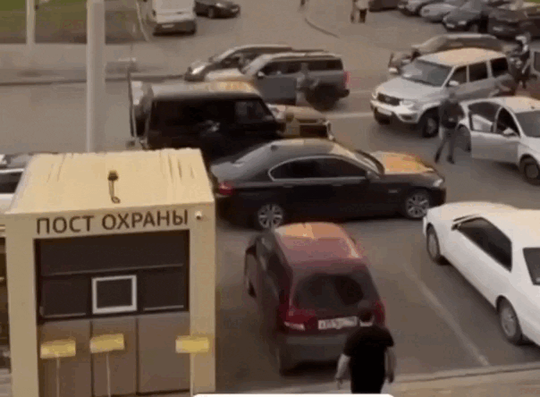    Кадры задержания Шахина Шихлинского и его сына