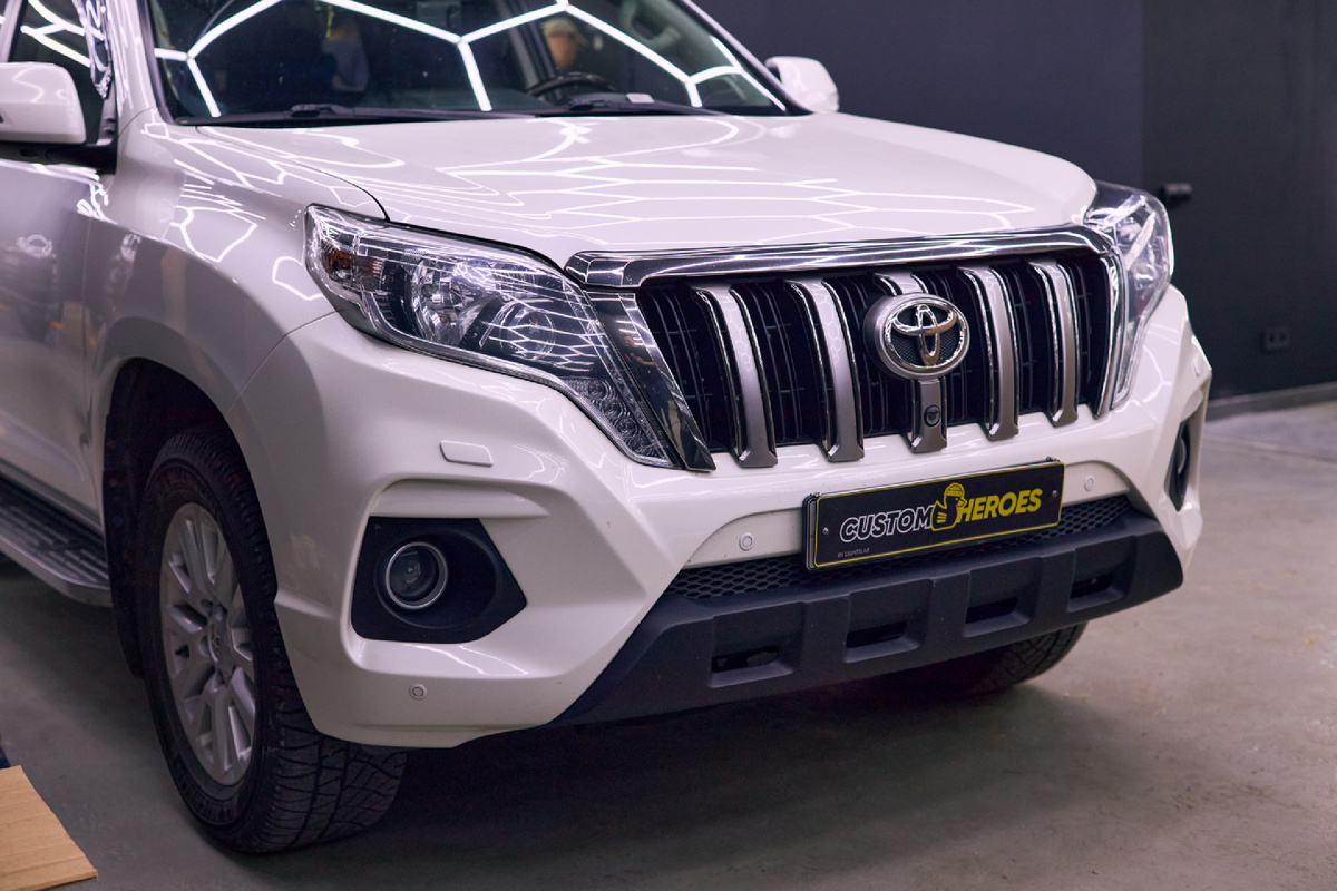 Источник фото: https://custom-heroes.ru/raboty/vid-uslugi/avtozvuk/ustanovka-magnitoly-teyes-cc3-2k-v-toyota-land-cruiser-prado-150-maksimum-tehnologiy-i-komforta/