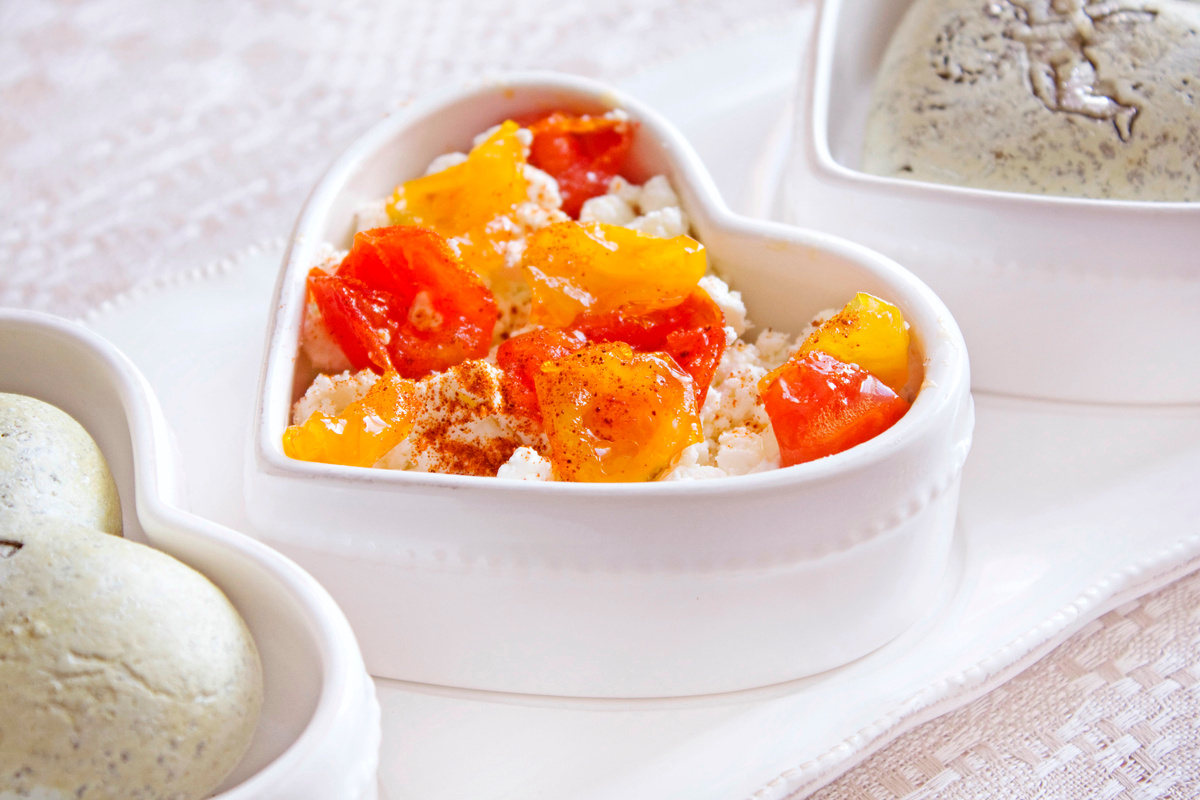 Жизнь так коротка, что нам не следует заглядывать слишком далеко назад или вперед... поэтому учитесь хранить свое счастье в стакане и тарелке. - Гримо де ла Рейньер