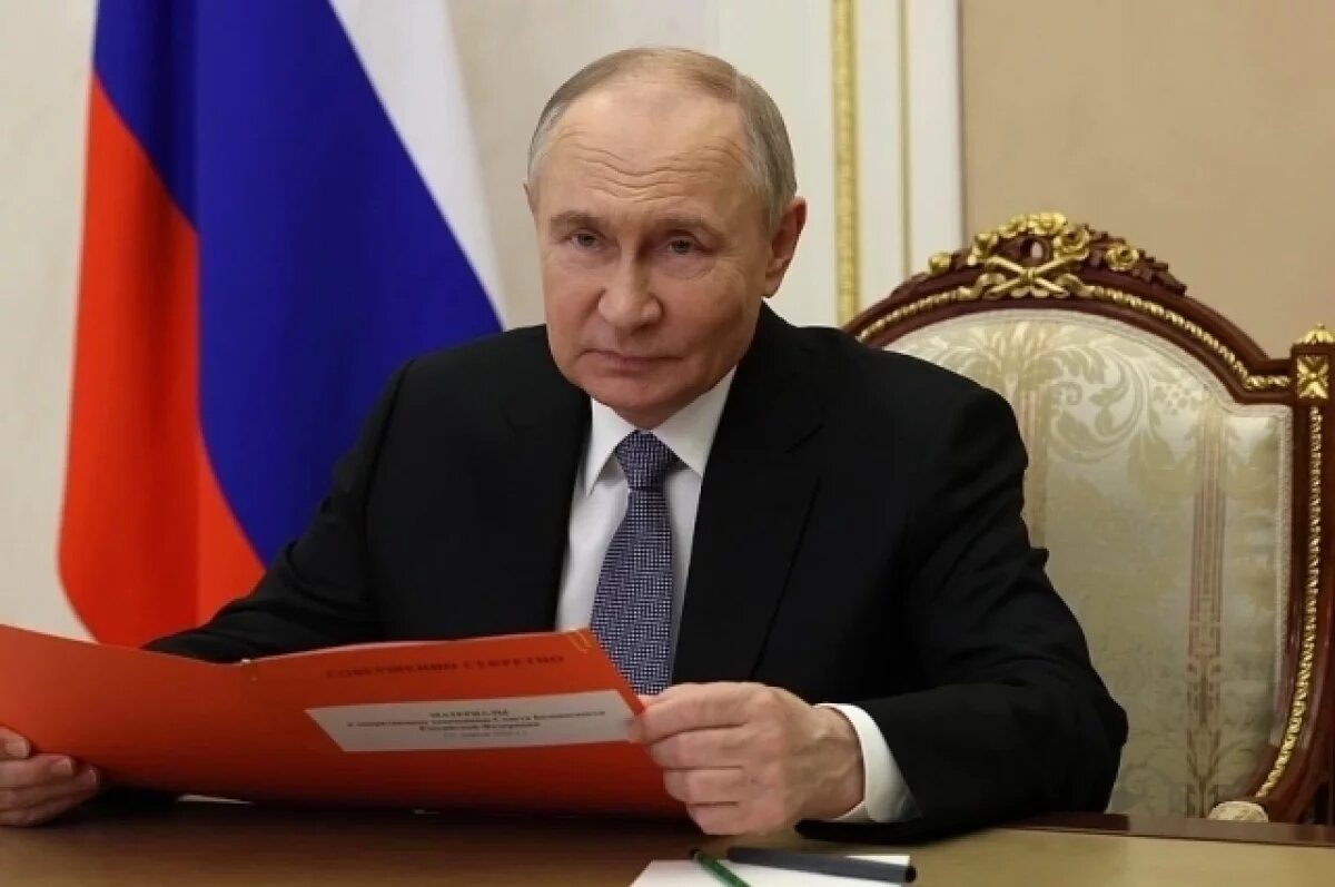    Путин наградил многодетных родителей из 13 регионов России