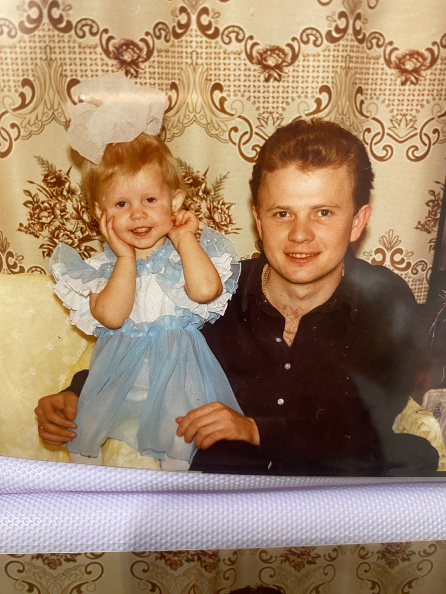 Алевтина Батурина с папой (90–е)