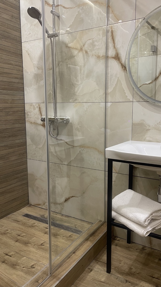 Душ в «SQ» отеле в Волгограде 