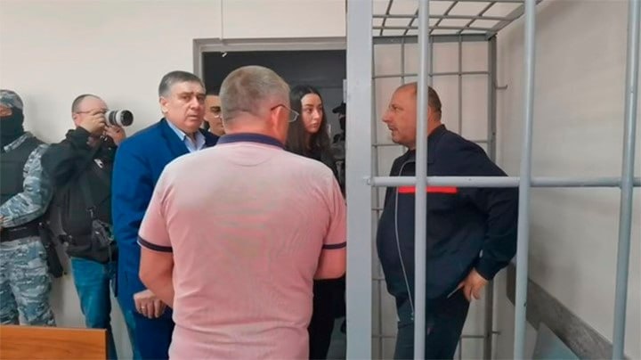 Шахин Шыхлински (в синем костюме) много лет возглавляет азербайджанскую диаспору на Урале. Скриншот с видео Царьграда