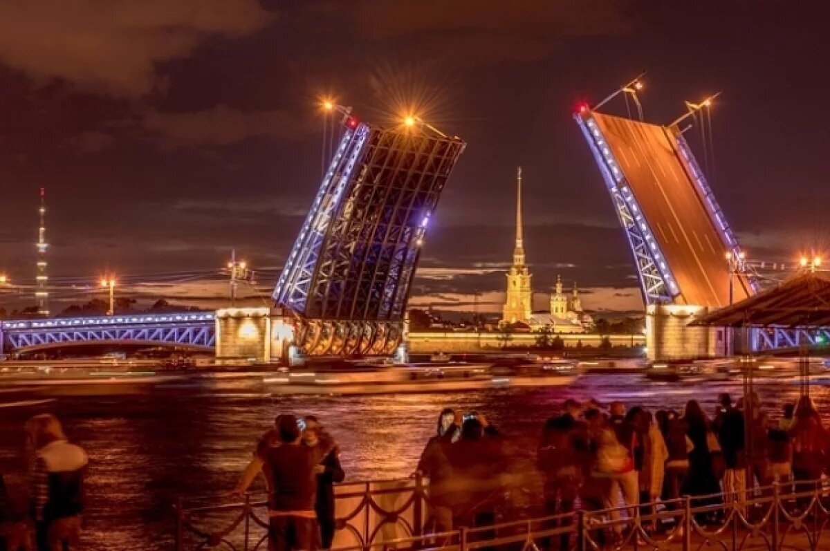    В Петербурге произошло столкновение теплоходов «Фиеста» и «Нева-5»