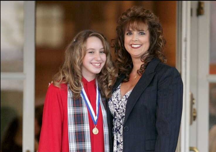 Жасмин со своей матерью