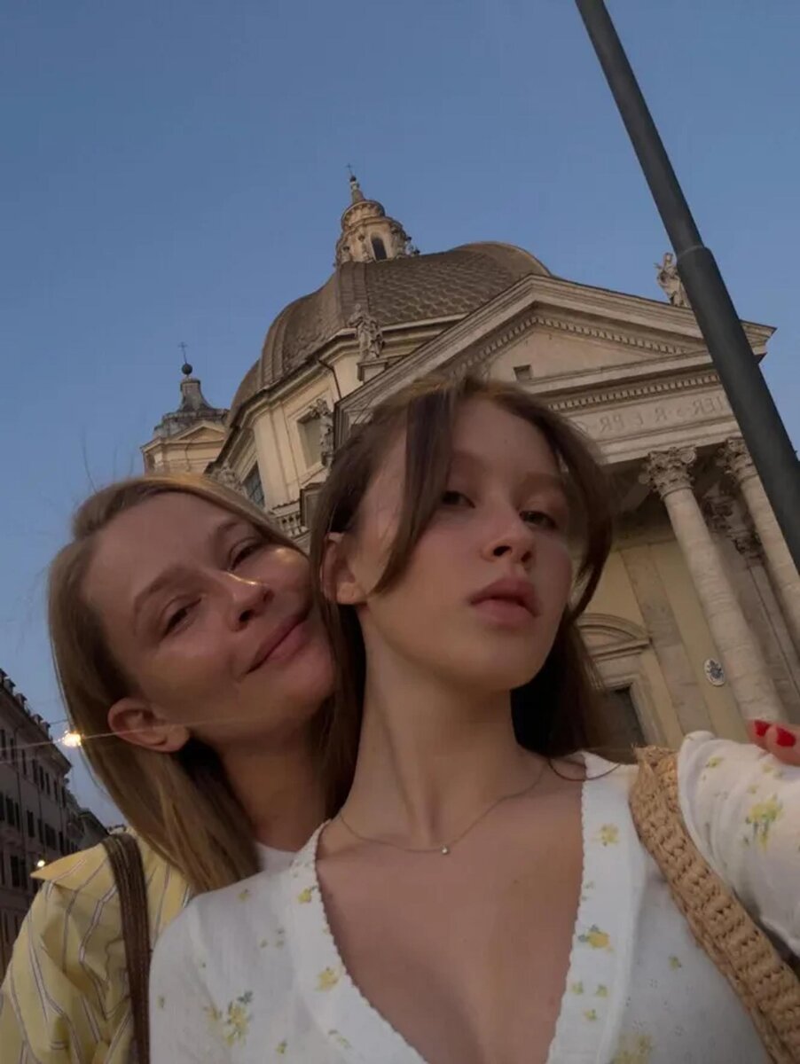     Анна и Юлия Пересильд. Фото: Инстаграм* @anka.peresild_