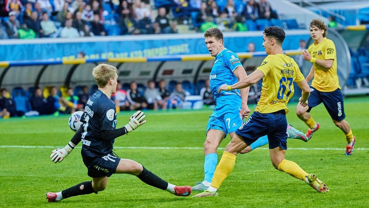    Нападающий «Зенита» Александр Соболев в матче с «Ростовом».Вячеслав Евдокимов / ФК «Зенит»