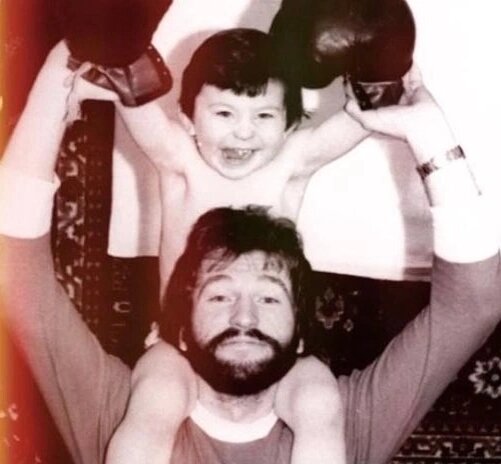    Игорь Тальков с сыном. Фото: соцсети