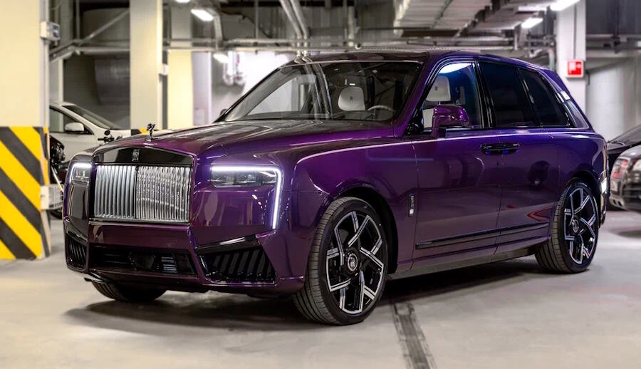 Цены на новые кроссоверы Rolls-Royce Cullinan в наличии — от 60 до 86 млн рублей