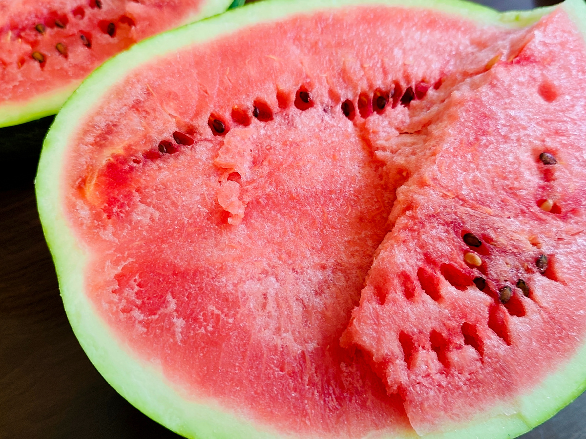 Арбуз - один из символов лета