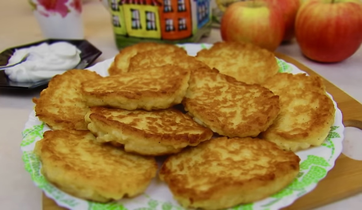 Мука , яблоки и корица 