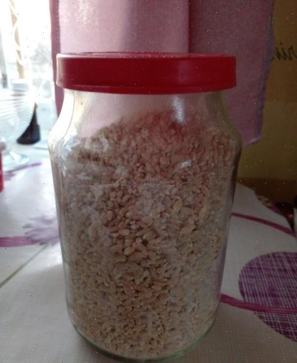 Перловку я раньше использовала только для рассольника, поэтому расходовалась она у меня, скажем так, небыстро.