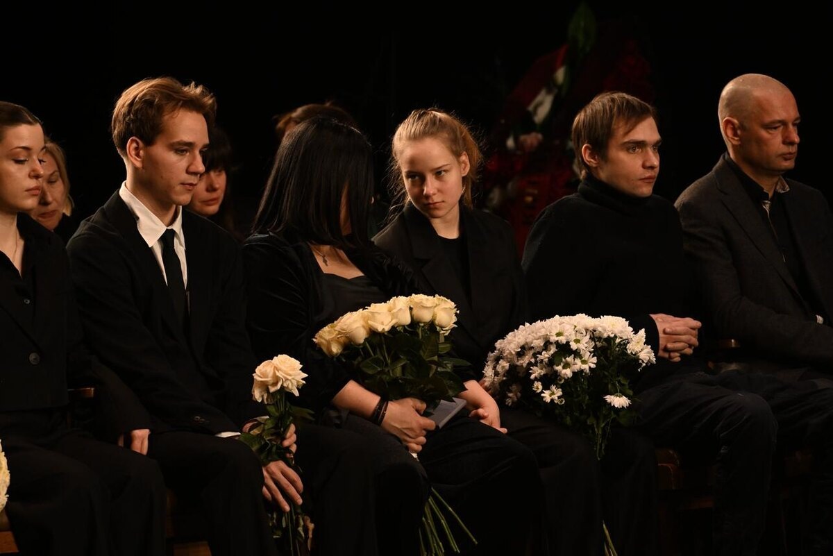 Анастасия появилась на свет во время брака актрисы с кинооператором Дмитрием Мананниковым / фото с прощания 