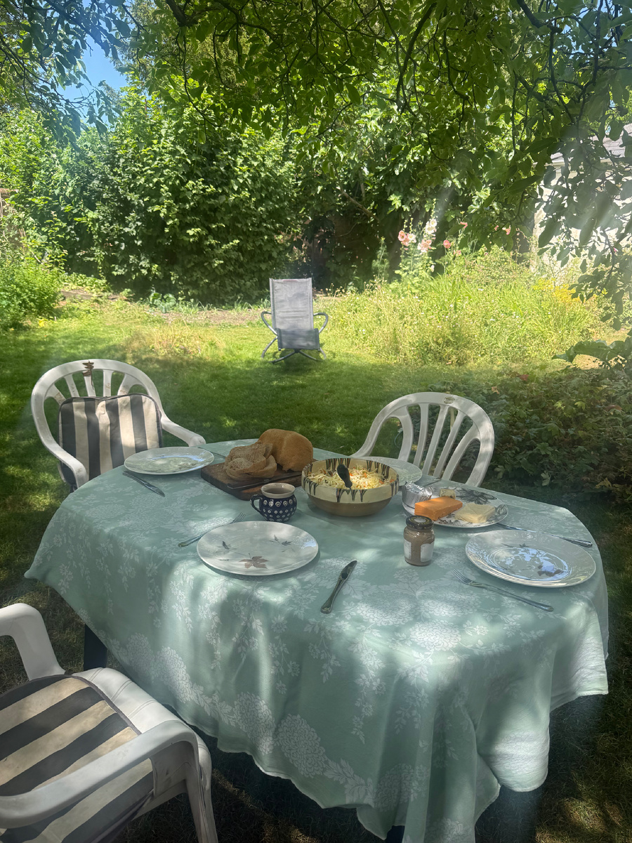 В гостях у британцев. Конечно, первая фраза при встрече "Как дела?". Фотография из личного архива. 