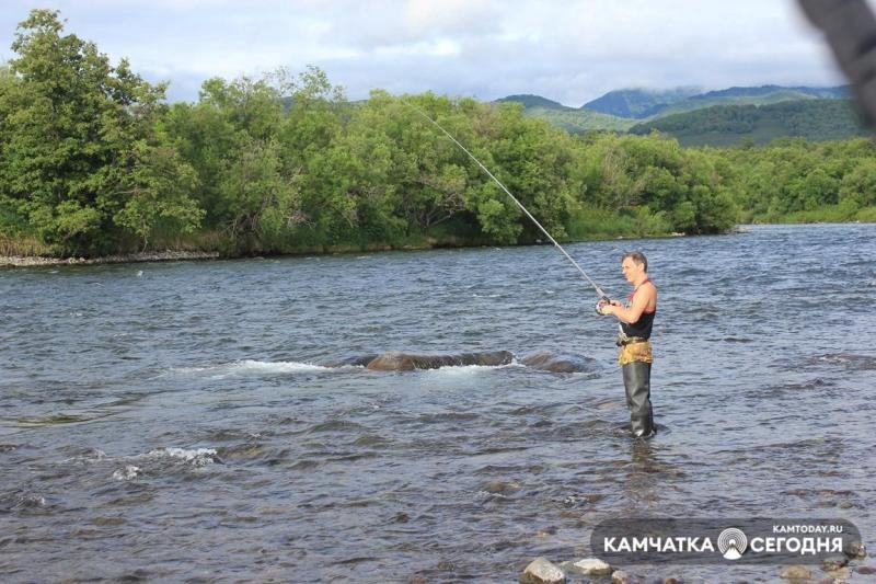 Фото: Рыбак на камчатской реке / ИА «Камчатка»